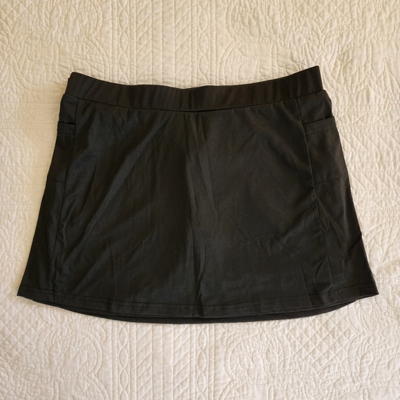 2 Black Skorts run small - Picture 2 of 5